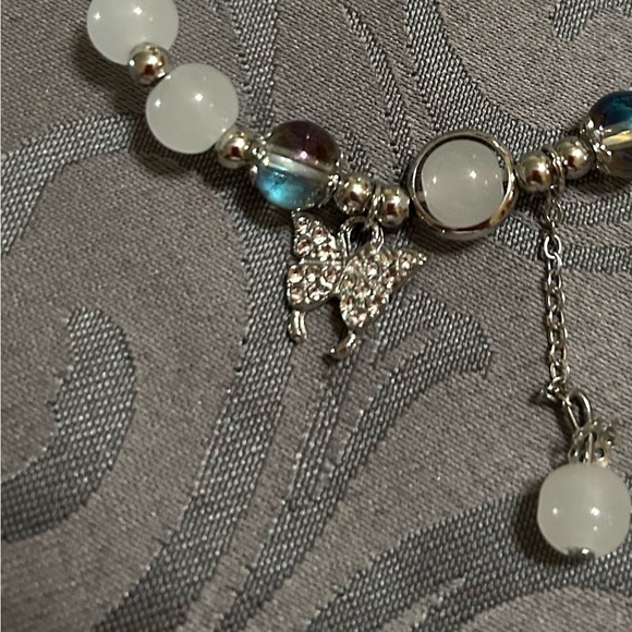 3/$15 White and Clear Blue Beaded Bracelet - Picture 4 of 6